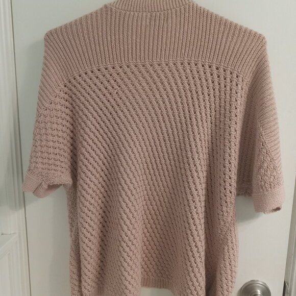 Reitmans- short sleeve light sweater- size L - Picture 3 of 3